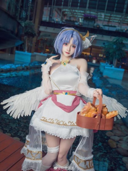 快来一睹只是简言cosplay豹女最新的cosplay照片