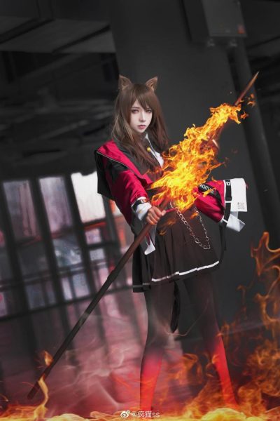 带你走进疯猫ss红色卫衣cosplay的世界，让你欲罢不能